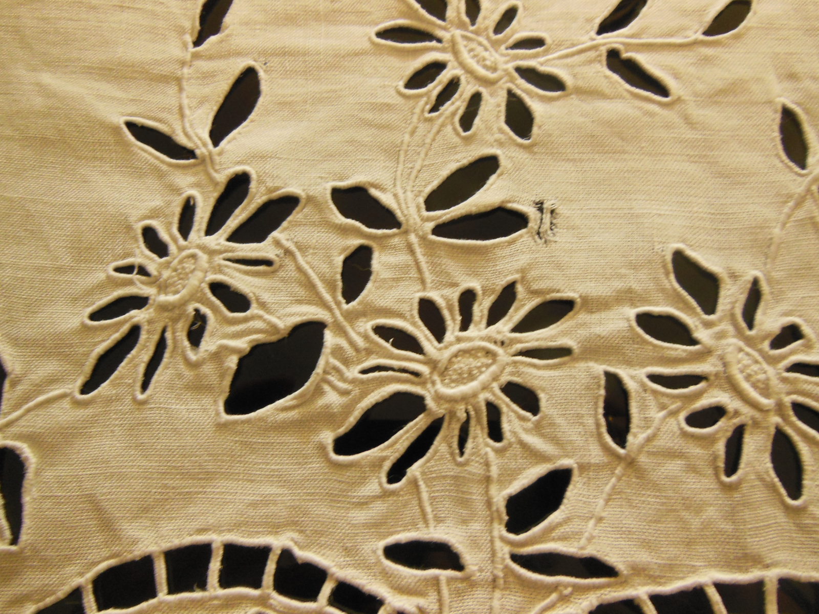 Broderie ancienne grosse main ajourée dentelle pour recup incrustation  B7