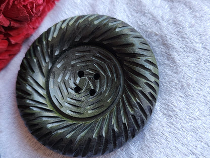 Enorme bouton vintage vert texturé épais trous 4,3 cm  ref  866
