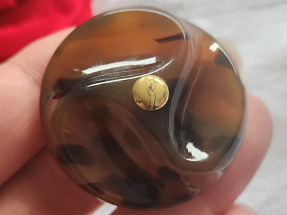 Enorme bouton vintage style ecaille marron jaspé lourd épais pied 41 mm ref 2472