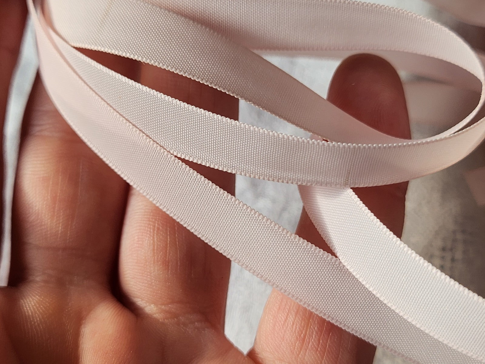Ruban fin ancien nylon rose 10 mètres sur 1 cm modiste mercerie B5 n°15