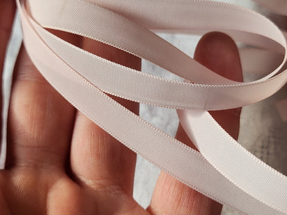 Ruban fin ancien nylon rose 10 mètres sur 1 cm modiste mercerie B5 n°15