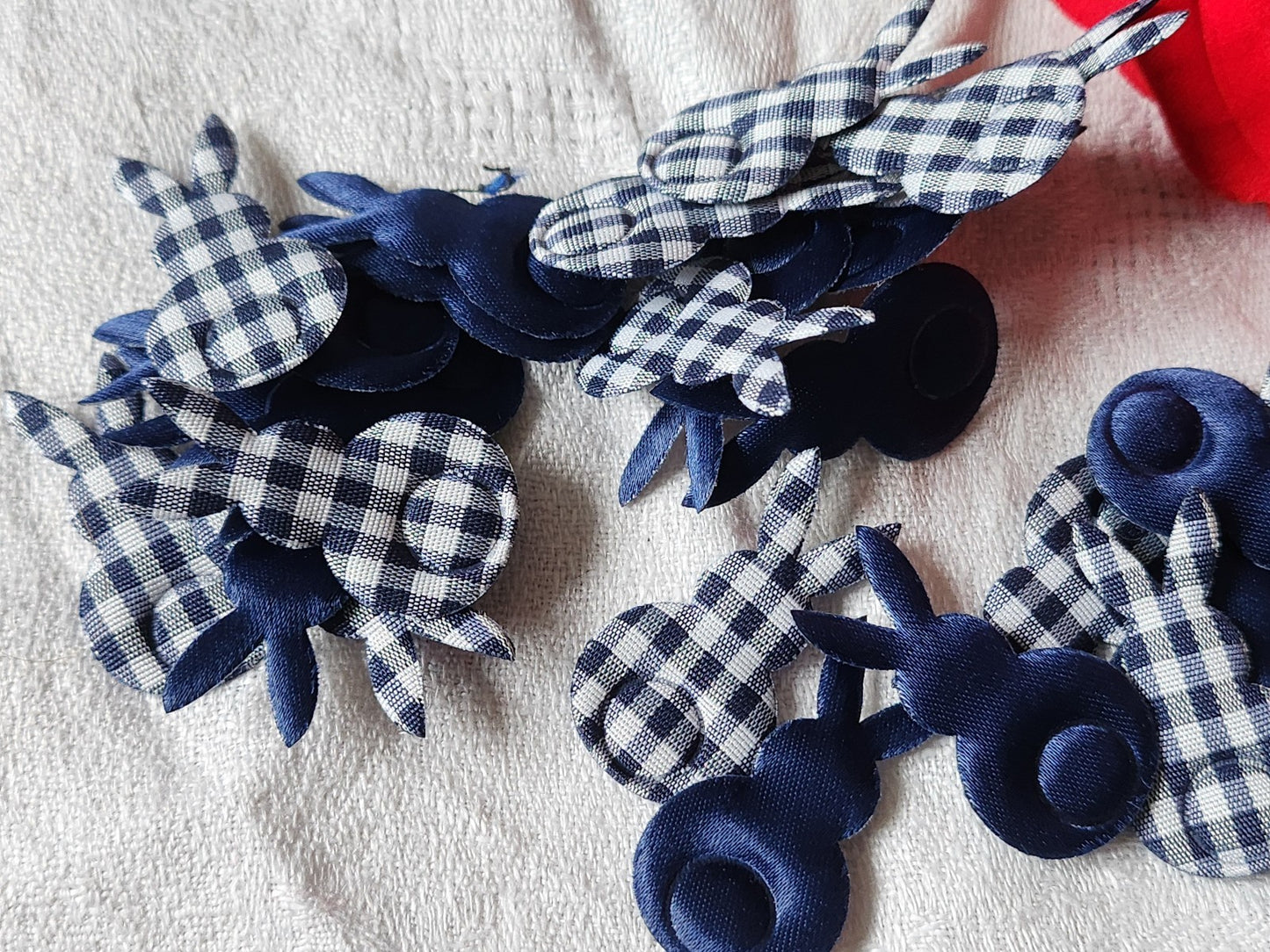 Lot  12 lapins bleu carreau année 80/90  tissu jaune moutarde embellissement T2