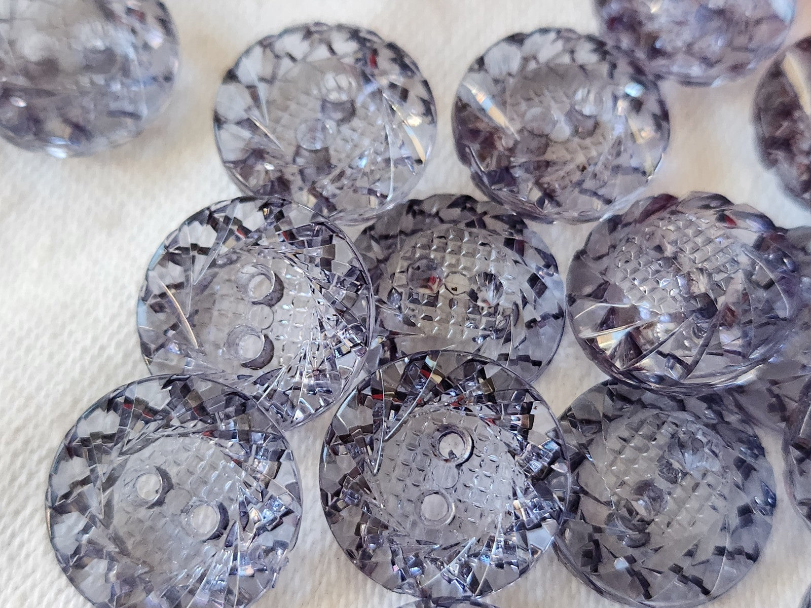 Lot 15  boutons bleu transparent acrylique 1,5 cm ref 1732