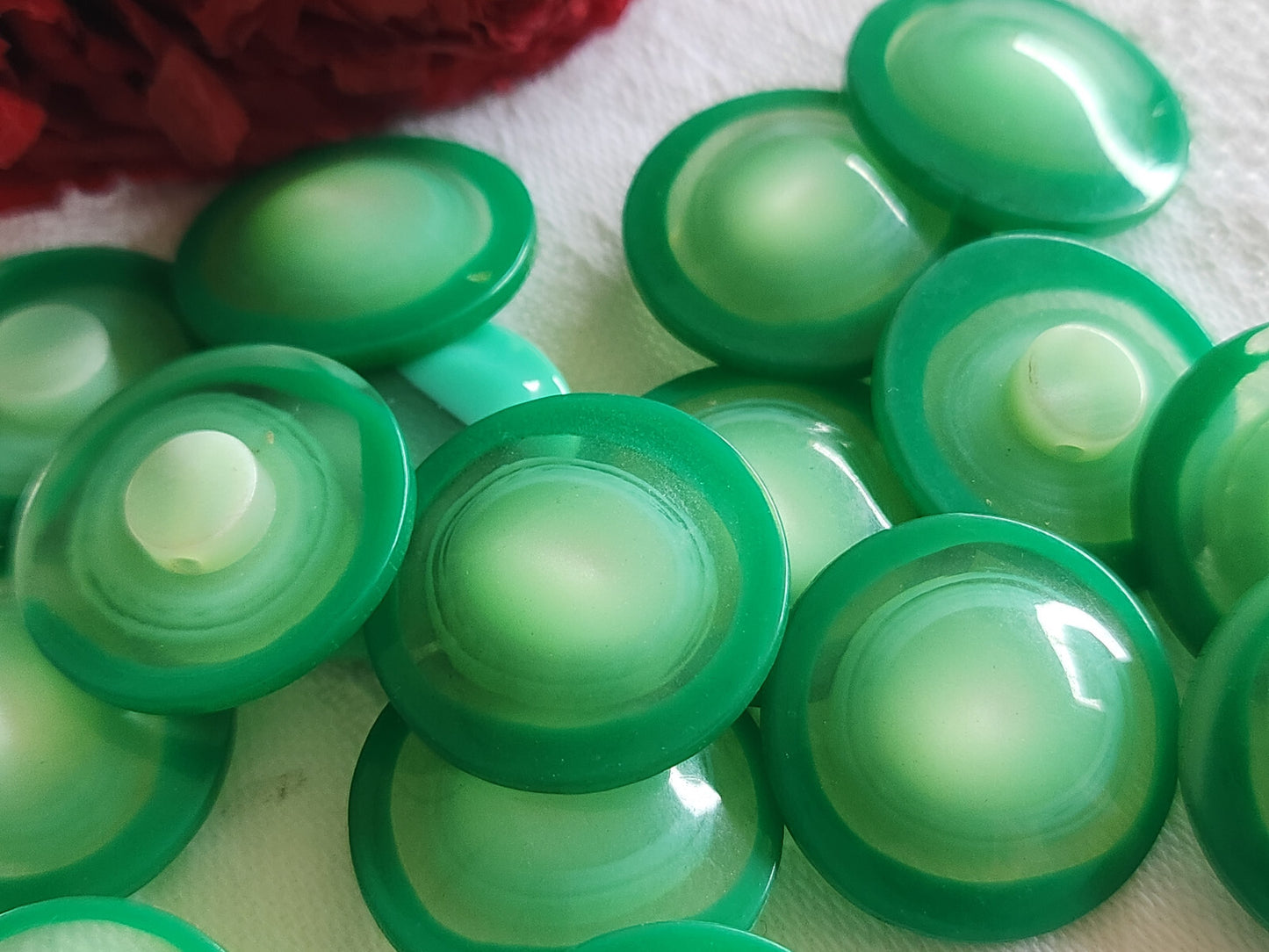 Lot 6  boutons vintage vert camaieu à pied  2,2 cm ref 5032