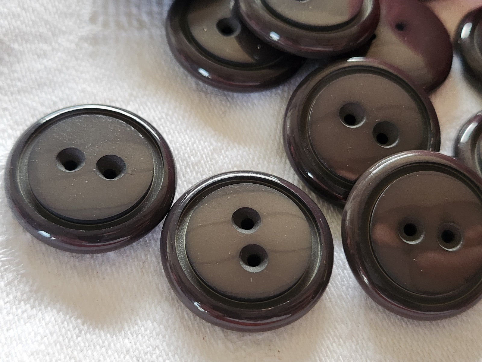 Lot 16 boutons vintage marron 2,1 cm trous ref 2232