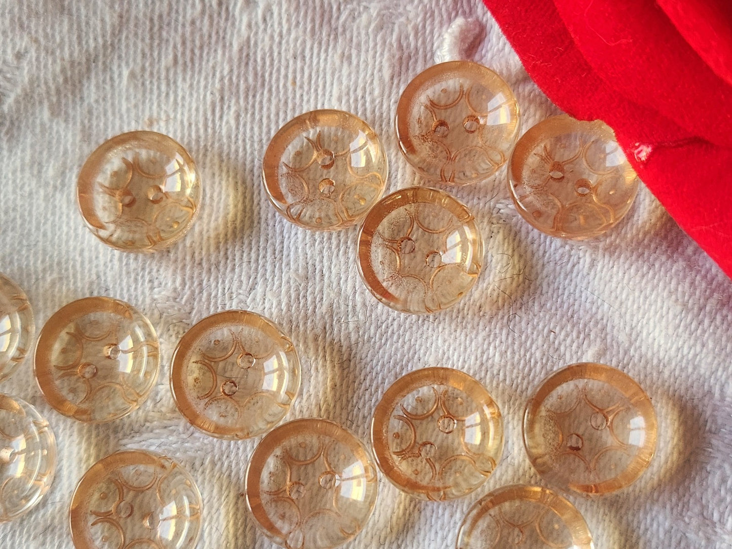 Lot 15 ravissants boutons anciens ciselé 1,2 cm ref 5063