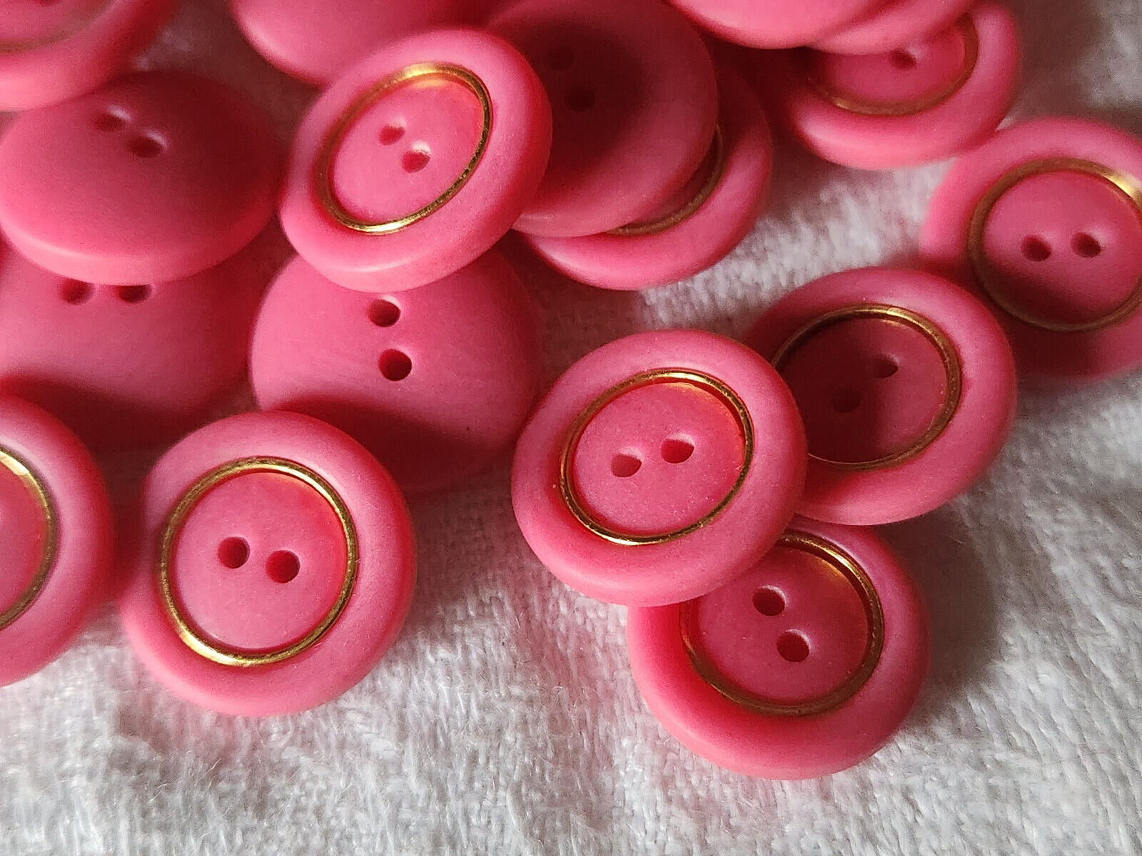 Lot 22 boutons vintage rose trous doré 1,5 cm ref 5603