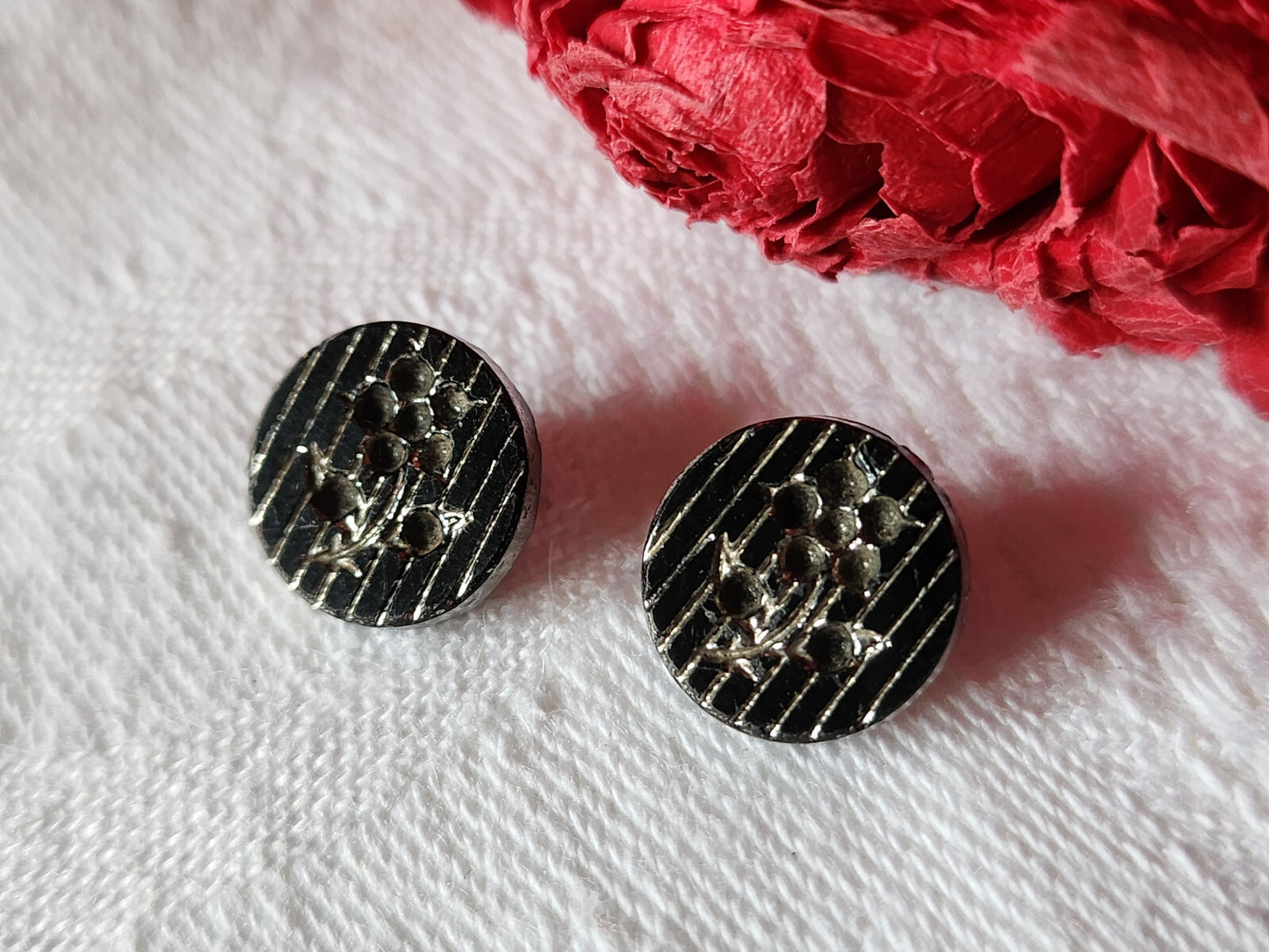 Duo  boutons anciens en verre sculpté collection fleur 1,1 cm G12B