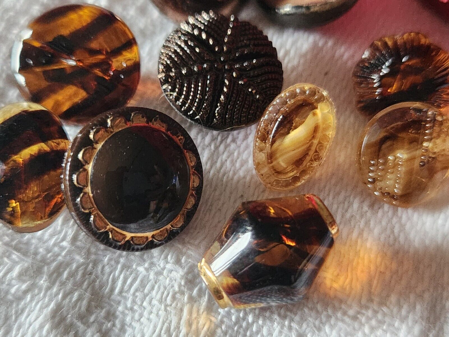 Lot 10 boutons anciens en verre panaché  marron 1,1 à1,3 cm G4R