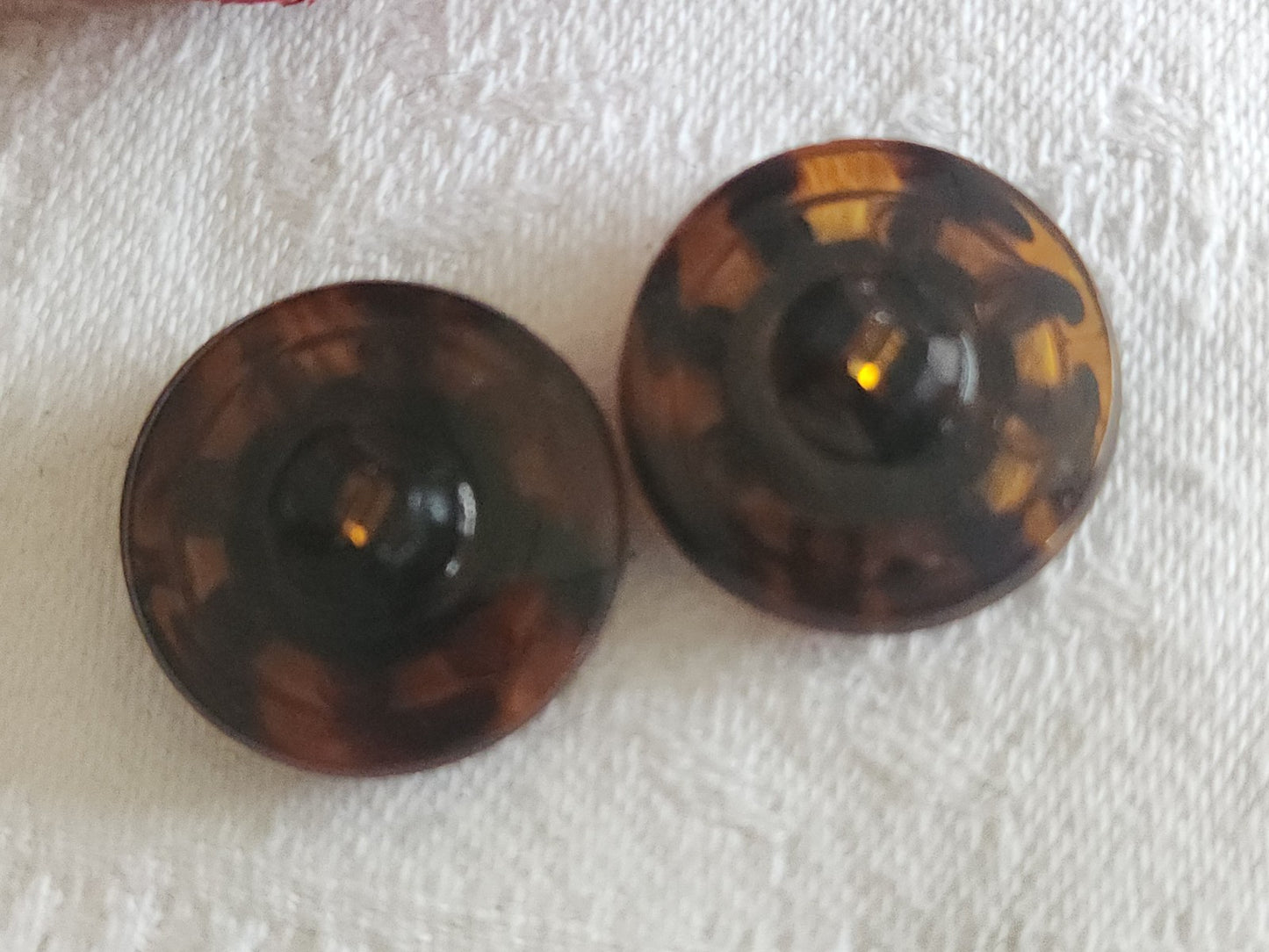 Duo gros boutons vintage en verre  marron effet écaille 2,2 cm G8R