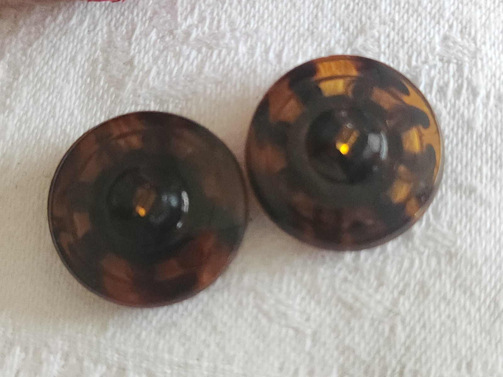 Duo gros boutons vintage en verre  marron effet écaille 2,2 cm G8R