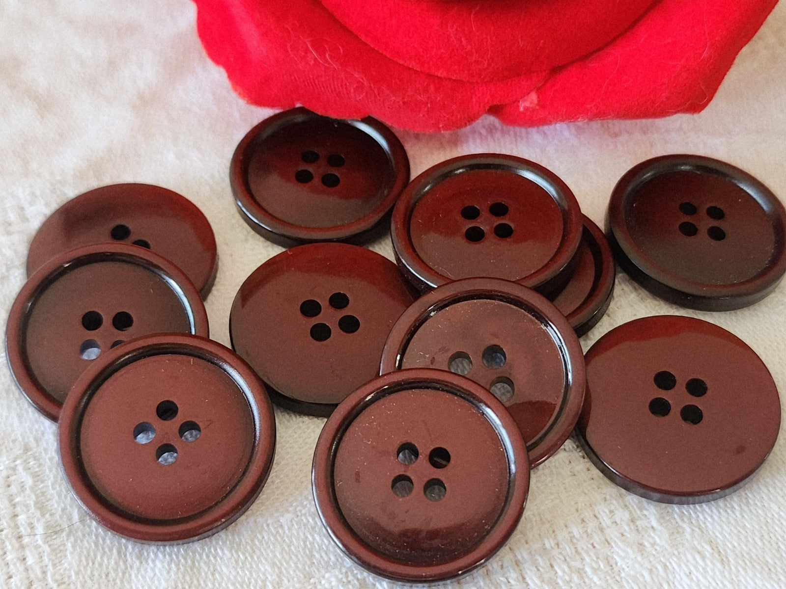 Lot 10  boutons vintage lie de vin mat trou 2,2 cm ref 3858