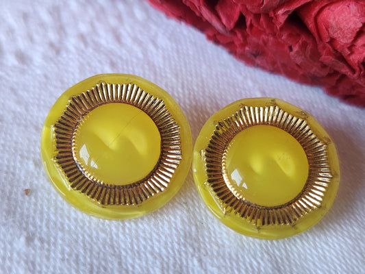 Duo boutons vintage en verre  jaune doré laiteux 1,7 cm D11N