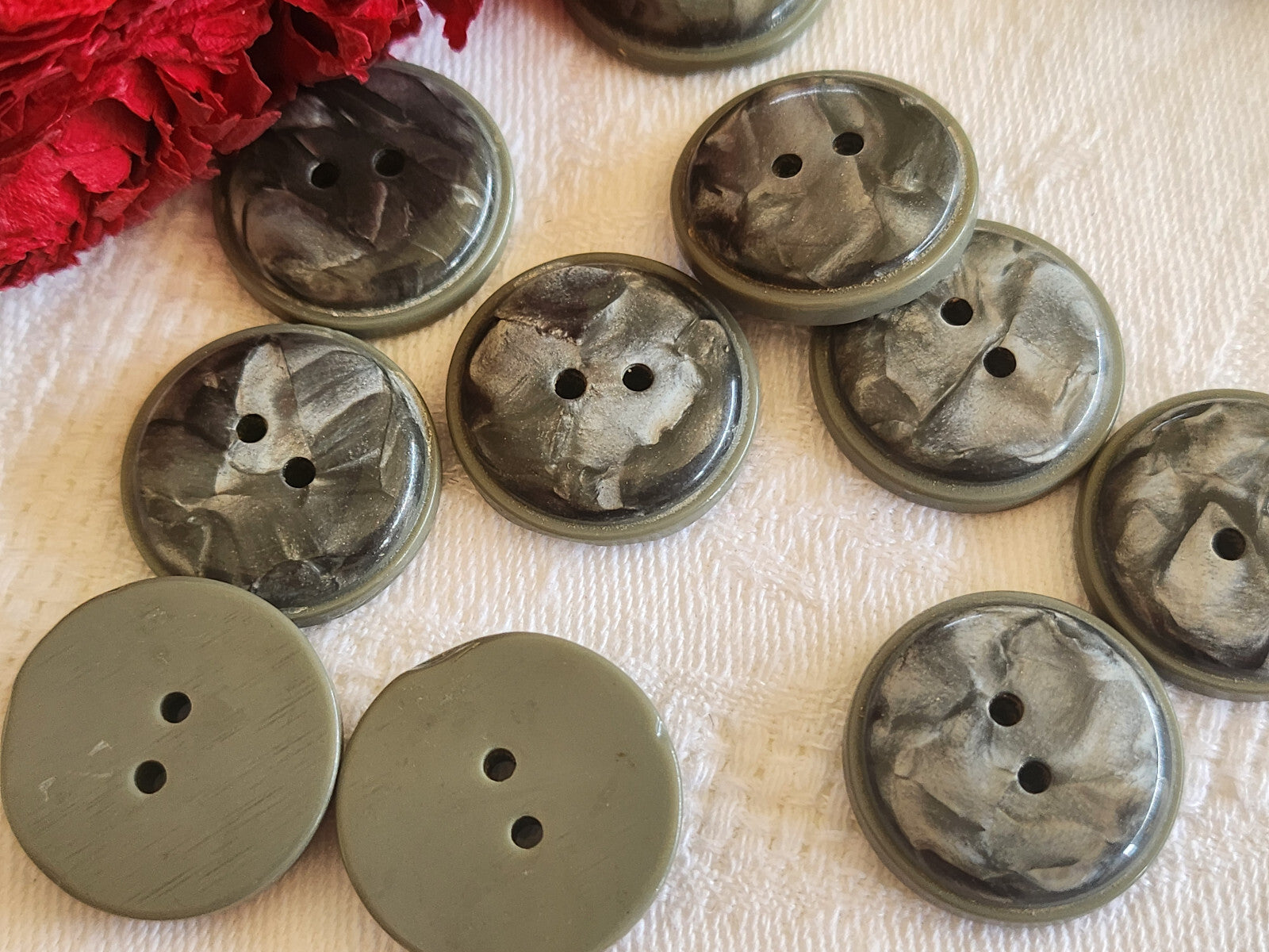 Lot 10  boutons vintage gris deux tons à trous 2,1 cm ref 644