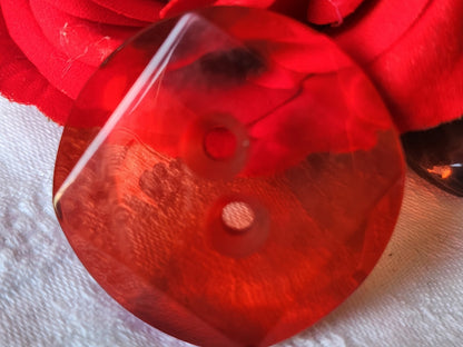 Gros bouton vintage rouge transparent épais superbe 4 cm trous ref  4913 **