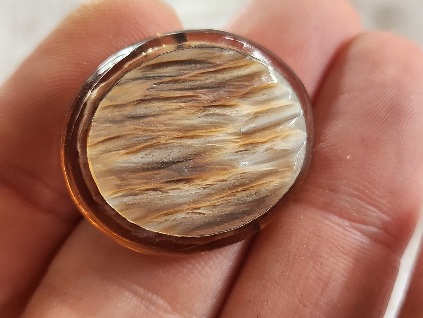 Original bouton vintage ovale cabochon en nacre oeil 2,4 sur 2,8 cm G8B