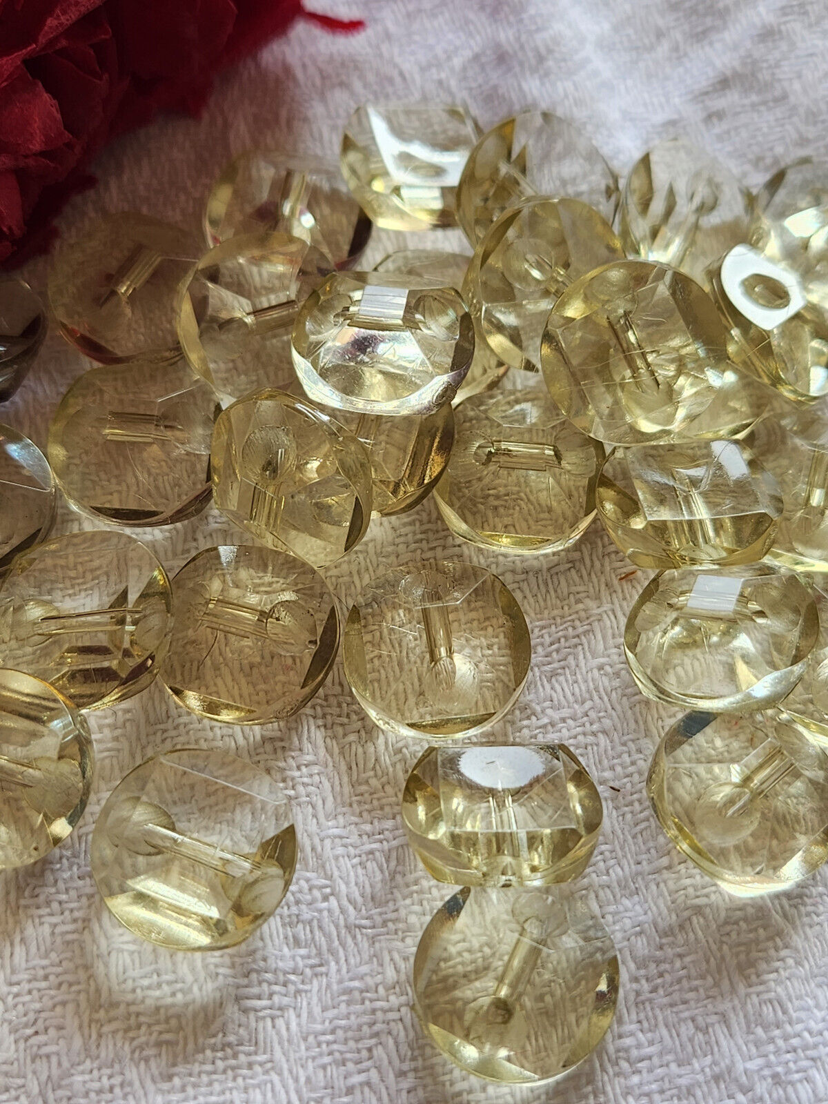 Lot 15 petits boutons vintage jaune effet strass plastique 1,3 cm ref 5588