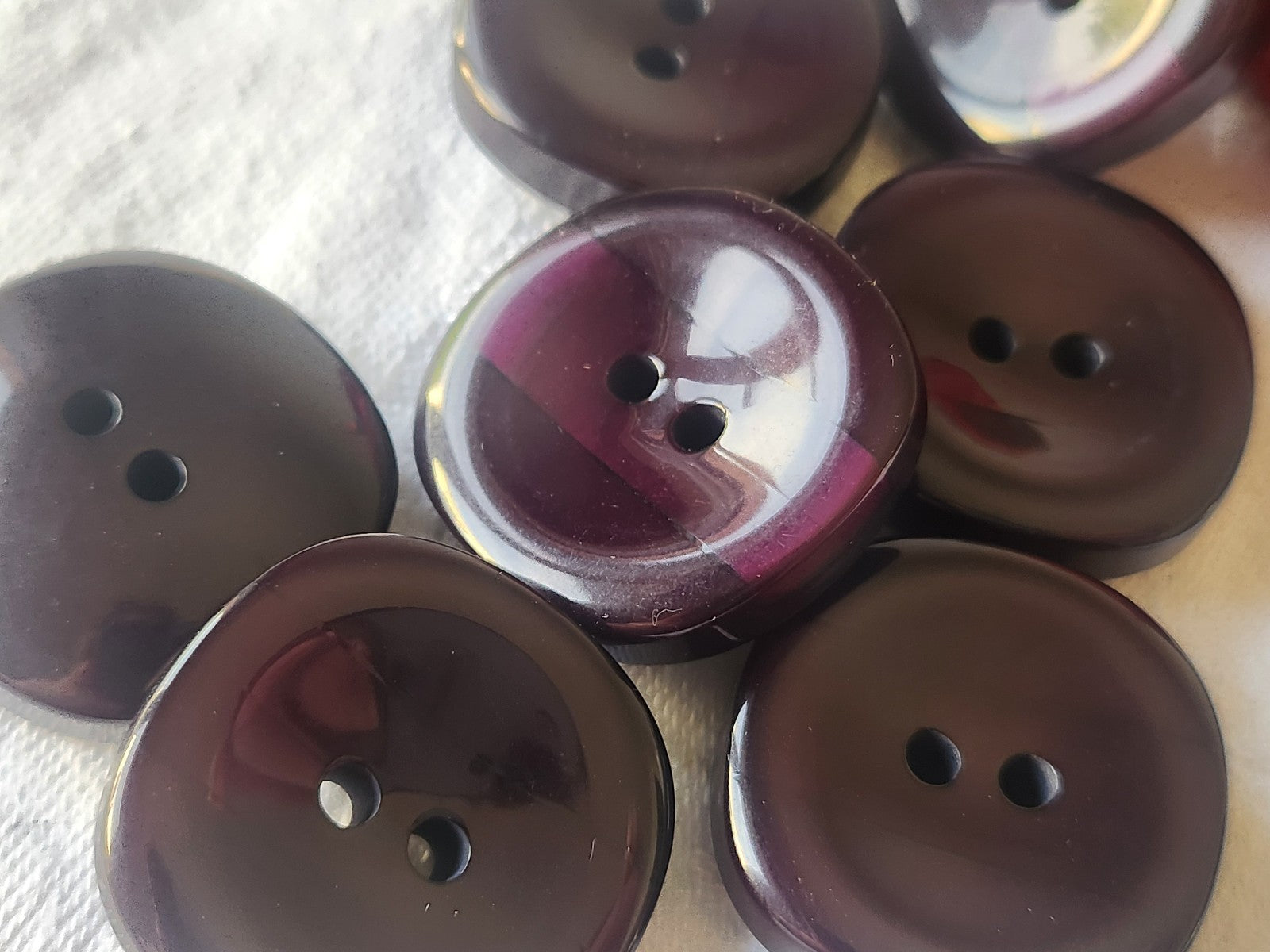 Lot 6 gros boutons vintage violet épais à trous 2,7 cm ref 3761