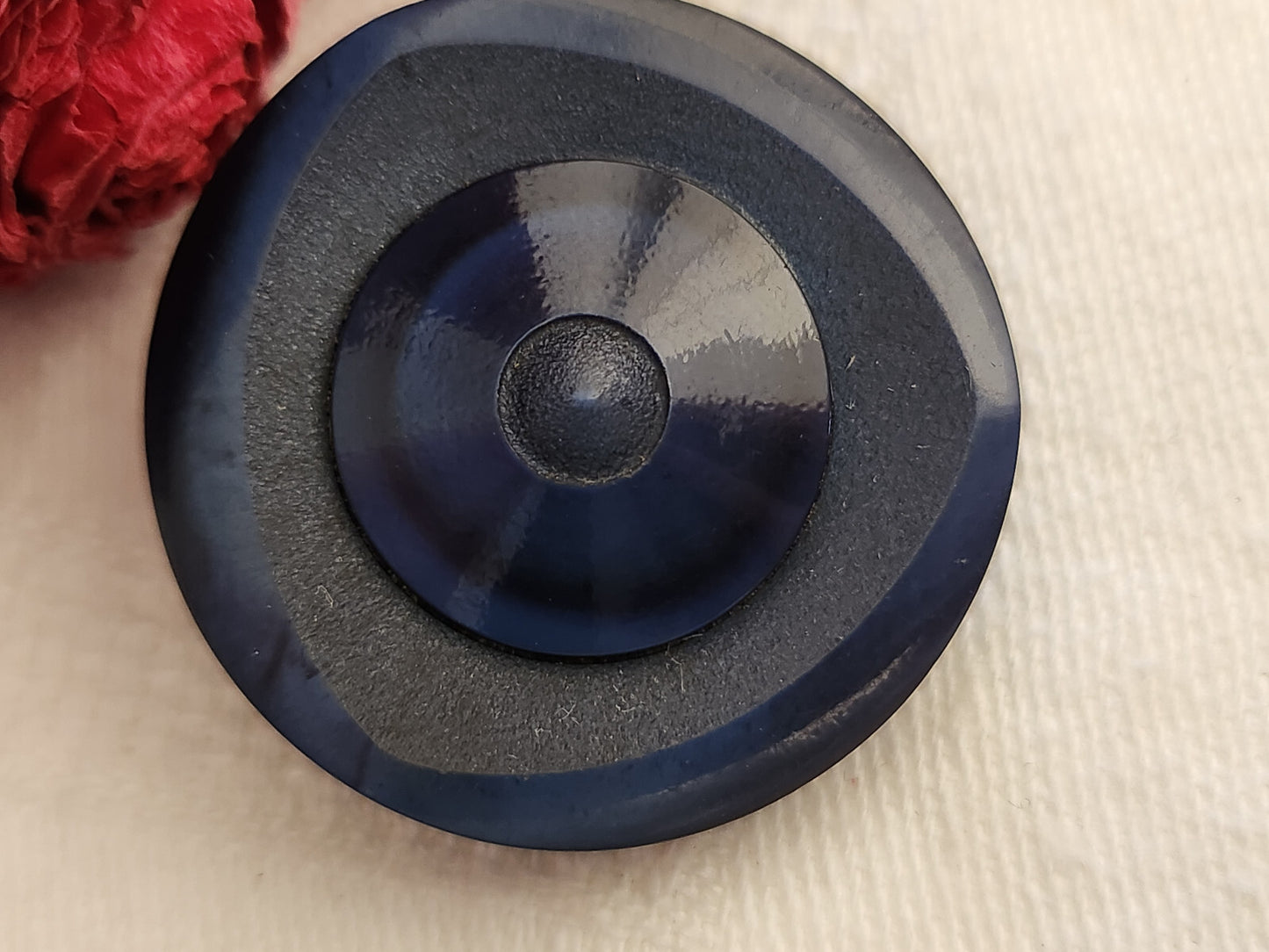 Volumineux bouton vintage bleu épais  3 cm pied ref 136
