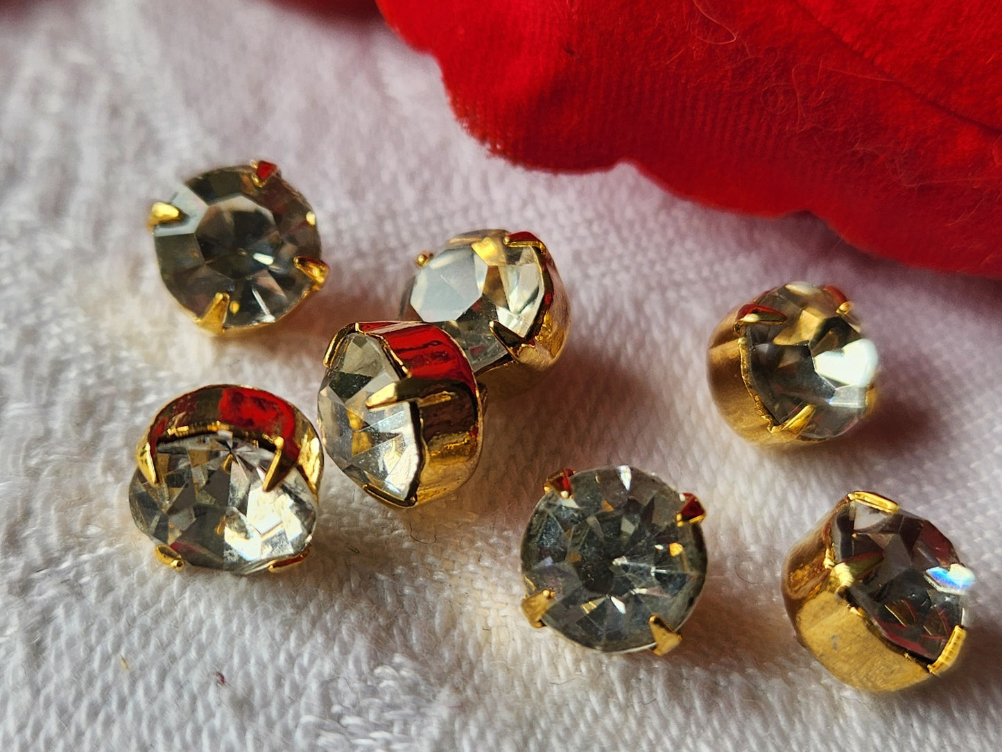 Lot 7 mini boutons vintage avec strass verre metal effet grelot 0,7 cm ref 3550