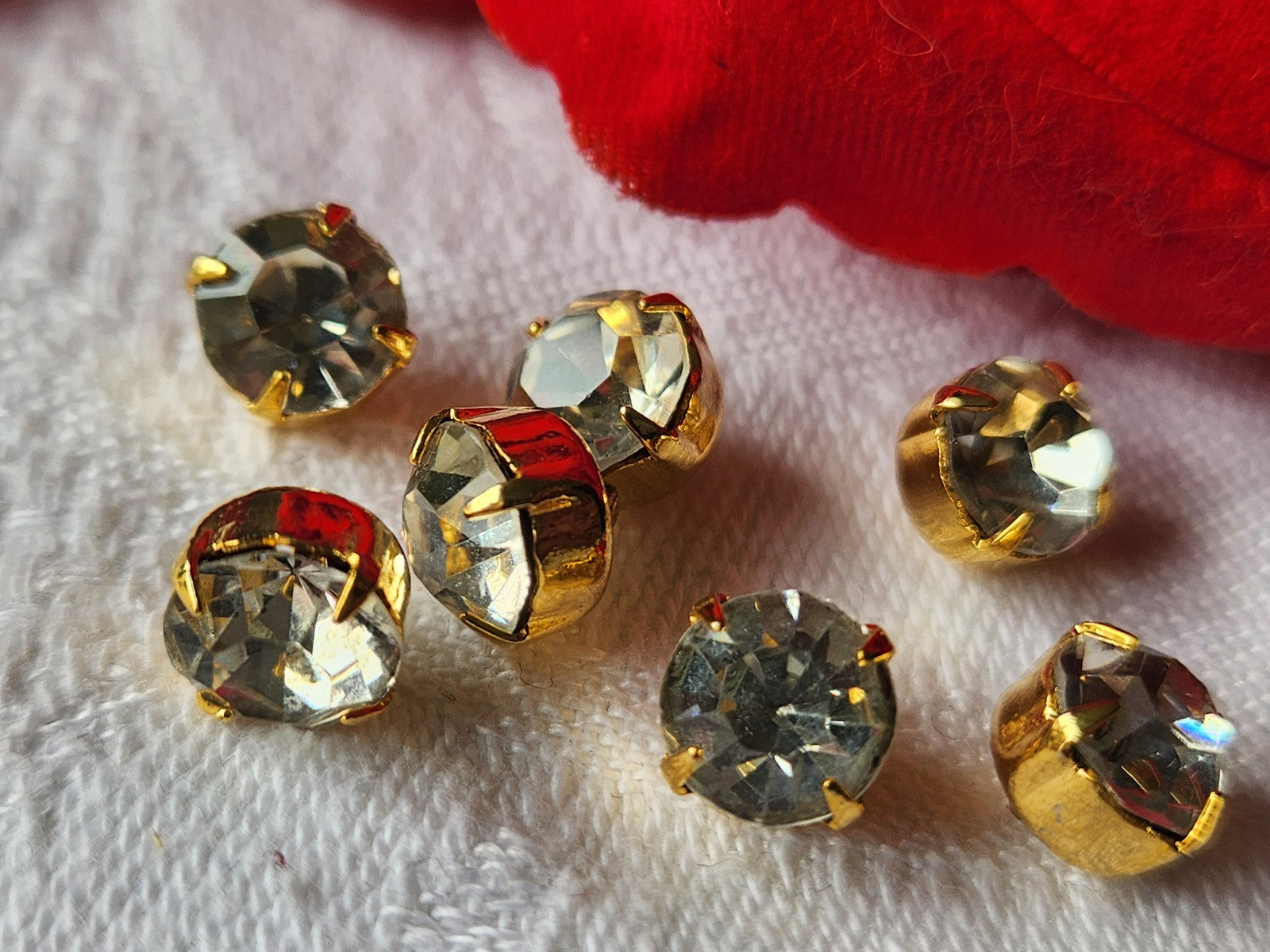 Lot 7 mini boutons vintage avec strass verre metal effet grelot 0,7 cm ref 3550