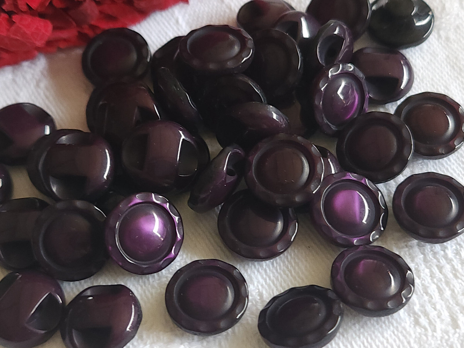 Lot 15  boutons vintage violet lumineux travaillé pied 1,2 cm ref 5227