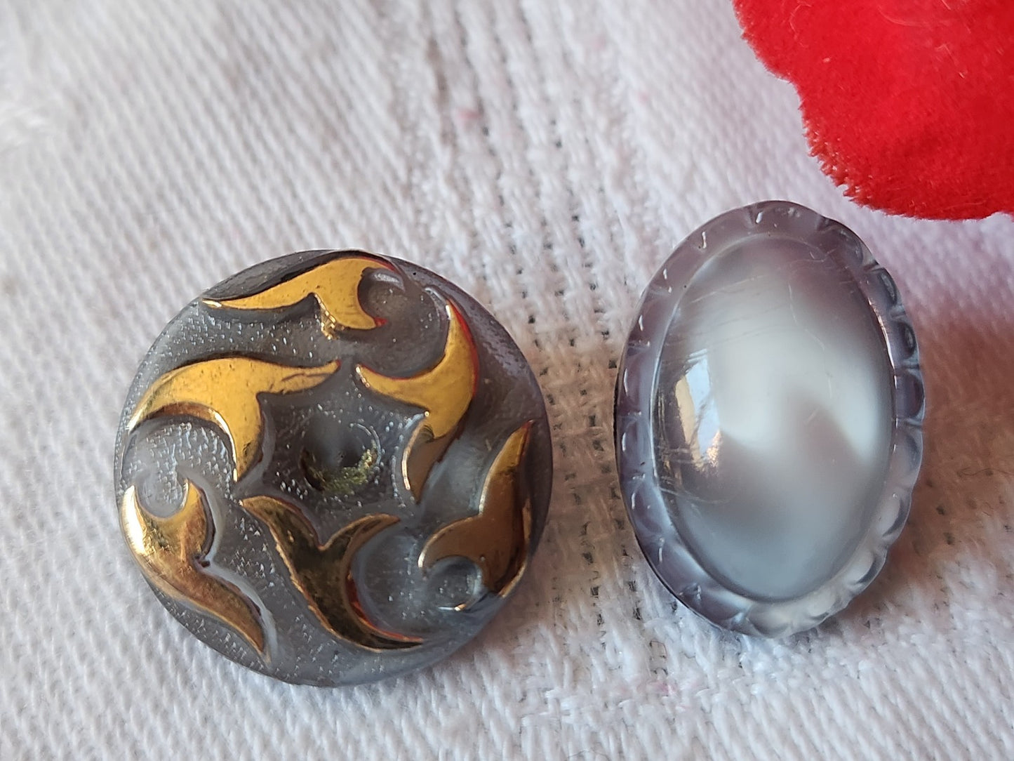 Duo boutons vintage en verre  gris  1,8 et 1,2 sur 1,8 cm D11F