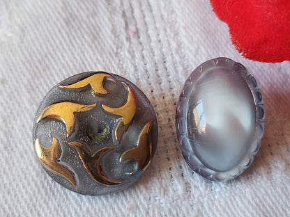 Duo boutons vintage en verre  gris  1,8 et 1,2 sur 1,8 cm D11F