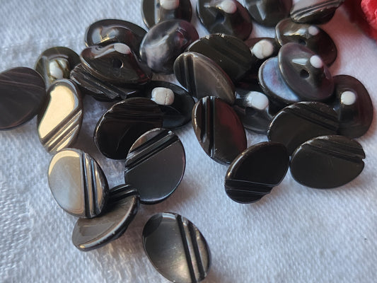 Lot 6 boutons anciens en nacre strié 0,9 sur 1,2 cm gris ovale vintage ref 5365
