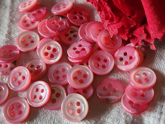 Lot 18 boutons vintage en nacre  rose flashy  4 trous  1,1 cm ref 1978