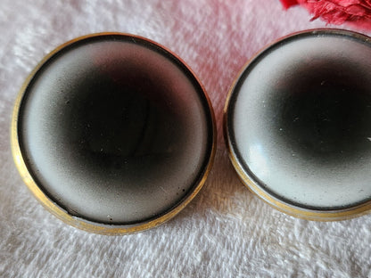 Duo gros boutons anciens en verre noir blanc doré 2,6 cm G8J