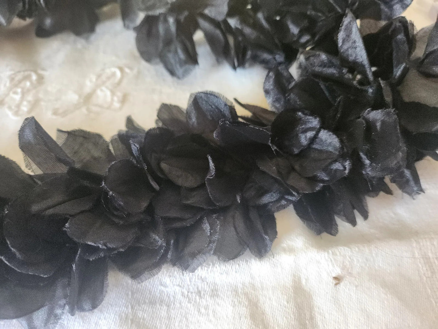Galon vintage noir froufrous fleur petale 1 m 90 large B3