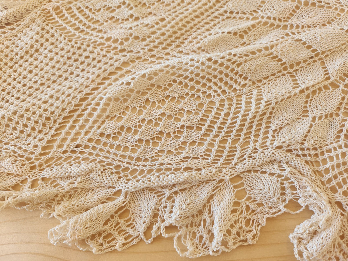 Grand napperon ancien crochet fin beige 38 cm sur 75 cm B7 main