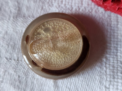 Gros bouton ancien en nacre épais laiteuse  à pied 3 cm D6G