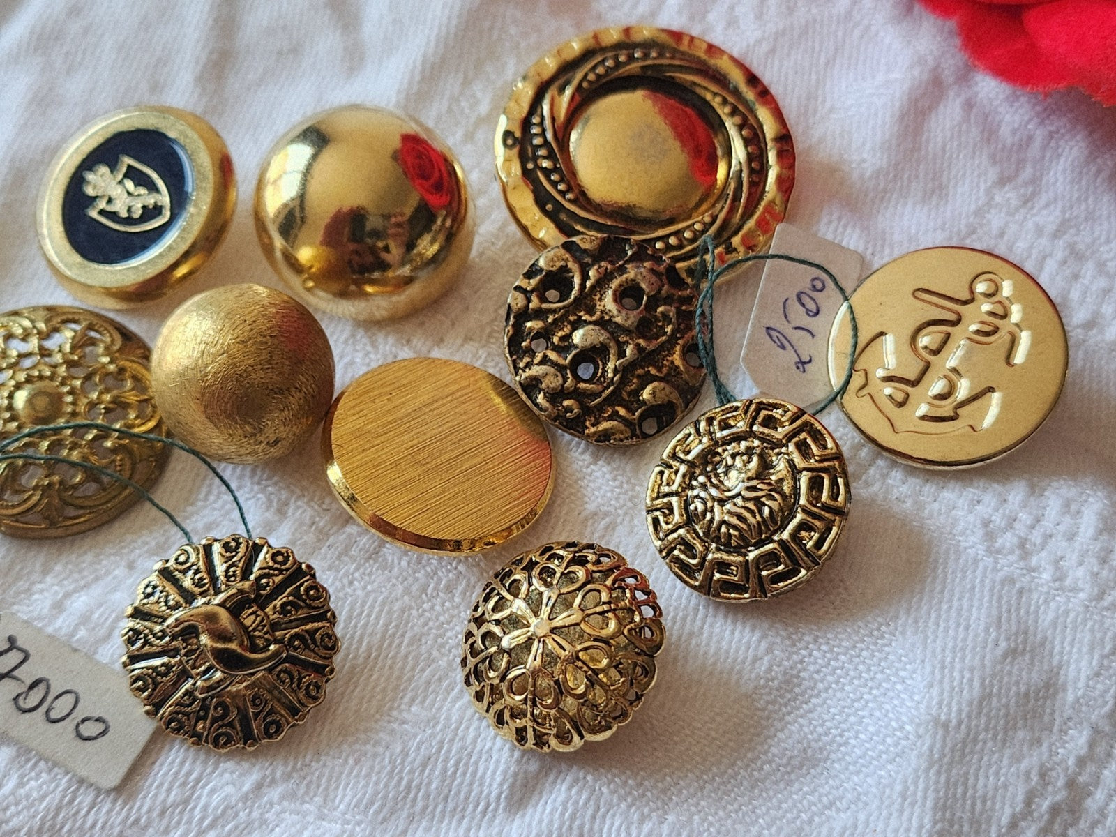 Lot 11 boutons vintage en métal doré panaché 1,6 à 2,8 cm ref 6049