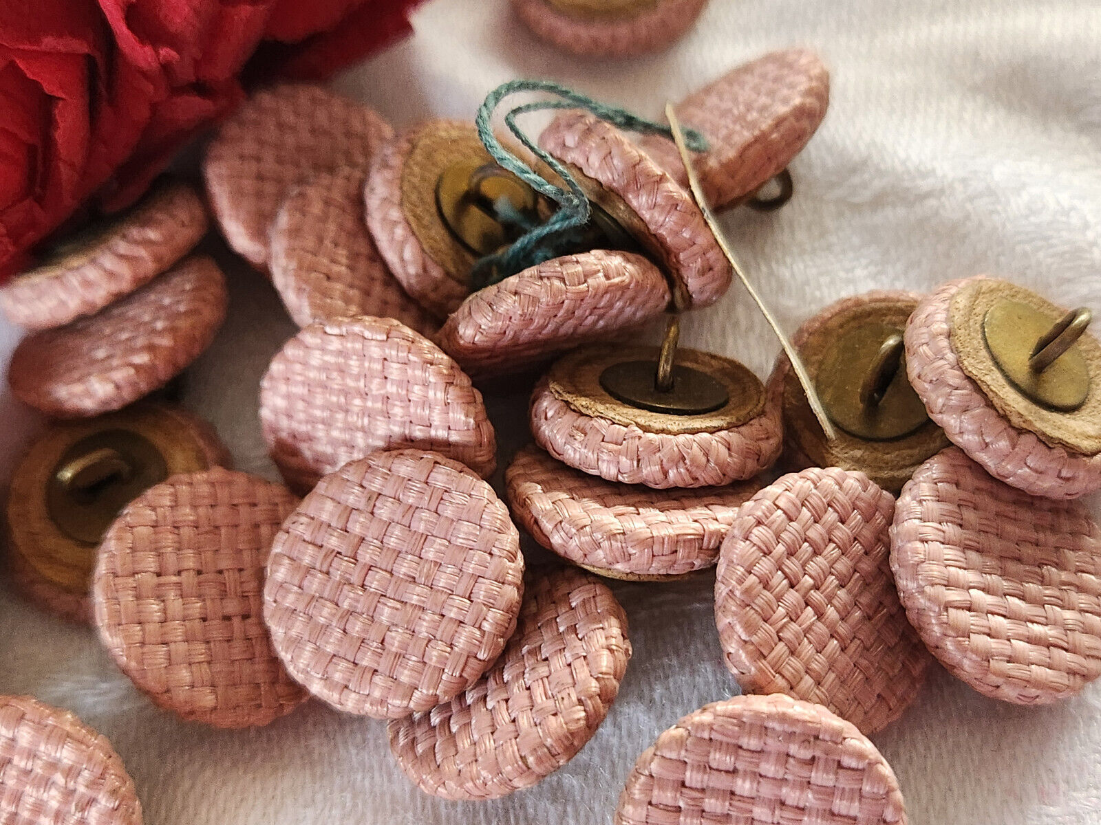 lot 10 boutons anciens vintage passementerie rose à pied  1,4 cm ref 2630