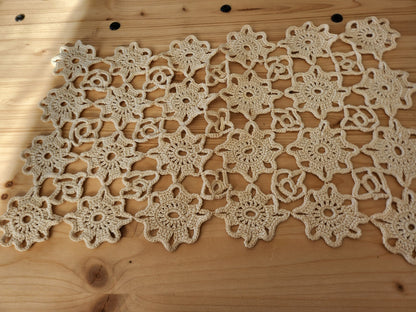Ancien napperon broderie crochet aéré 28,5 cm sur 46 cm B8