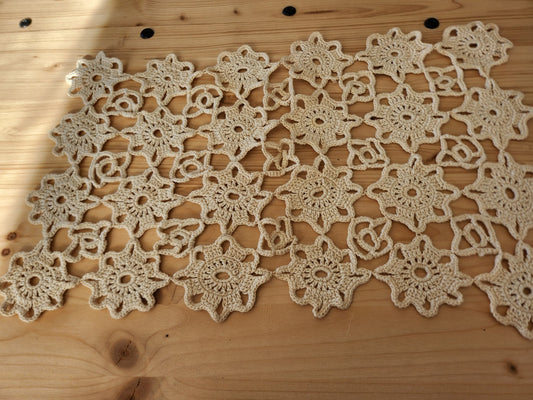 Ancien napperon broderie crochet aéré 28,5 cm sur 46 cm B8