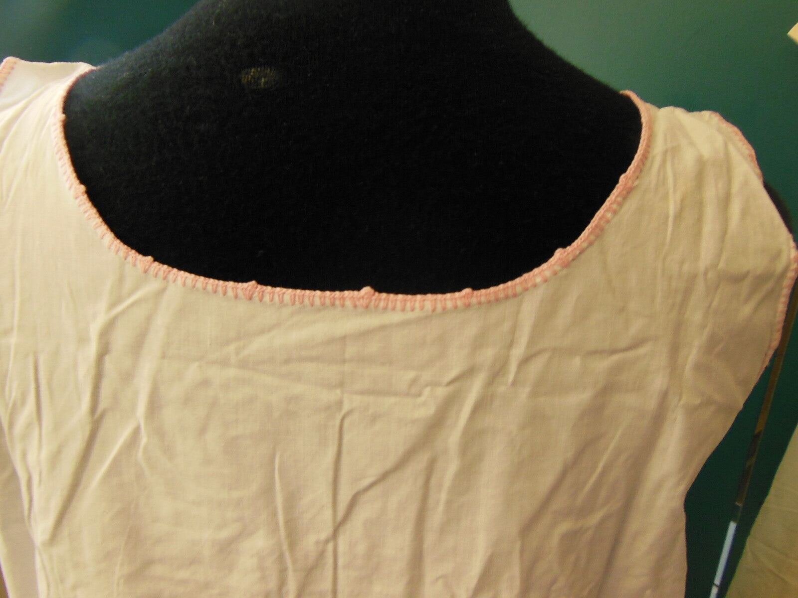 Chemise de nuit ancienne broderie rose monogramme AD  B1