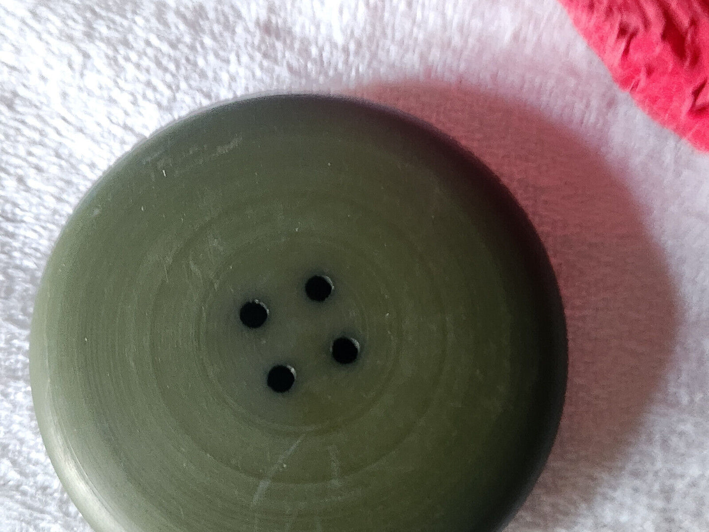 Enorme bouton vintage vert mat épais 4,4 cm trous ref 5178