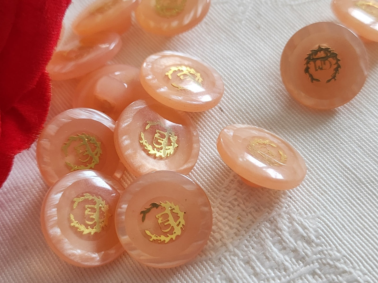 Lot 12 boutons vintage rose inclusion doré à pied 1,5 cm ou 15 mm ref 6386