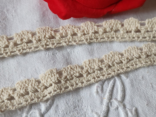 Dentelle  vintage écru beige  coton 5 métres sur 1,5 cm A3