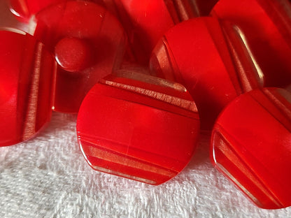 Lot 6 gros boutons vintage rouge gris reflet nacré 1,9 sur 2,2 cm ref 3002