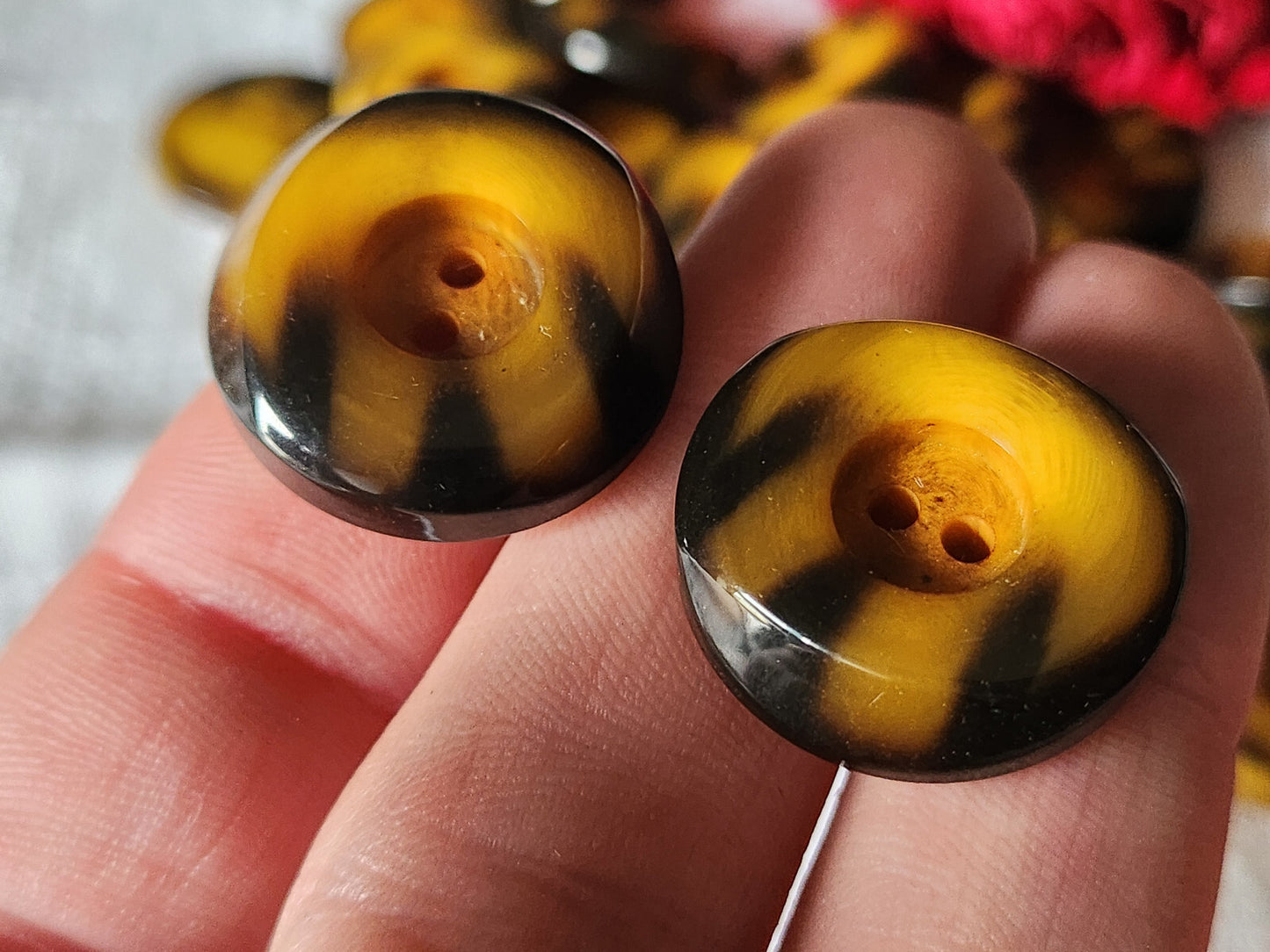 Lot 6  boutons vintage tigré marron orange  noir travaillé pied 2,2 cm ref 1802