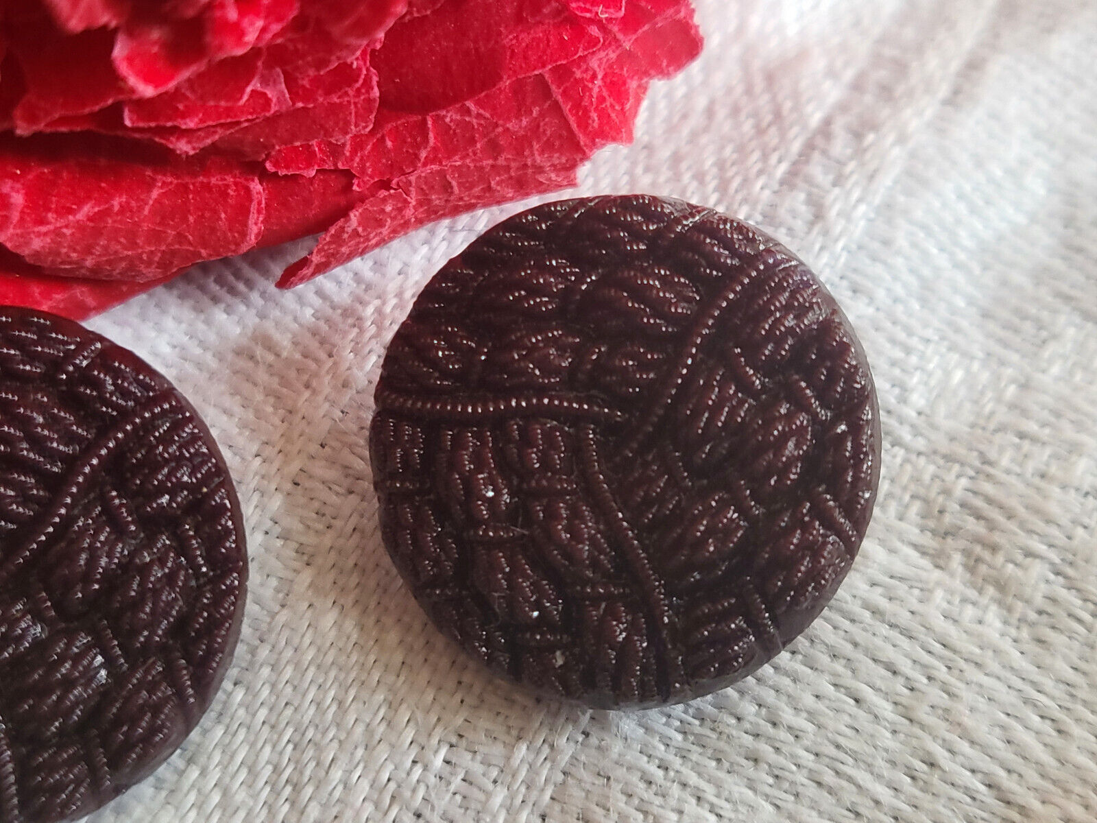 Duo boutons anciens en verre marron chocolat effet tissé 1,7 cm G12J