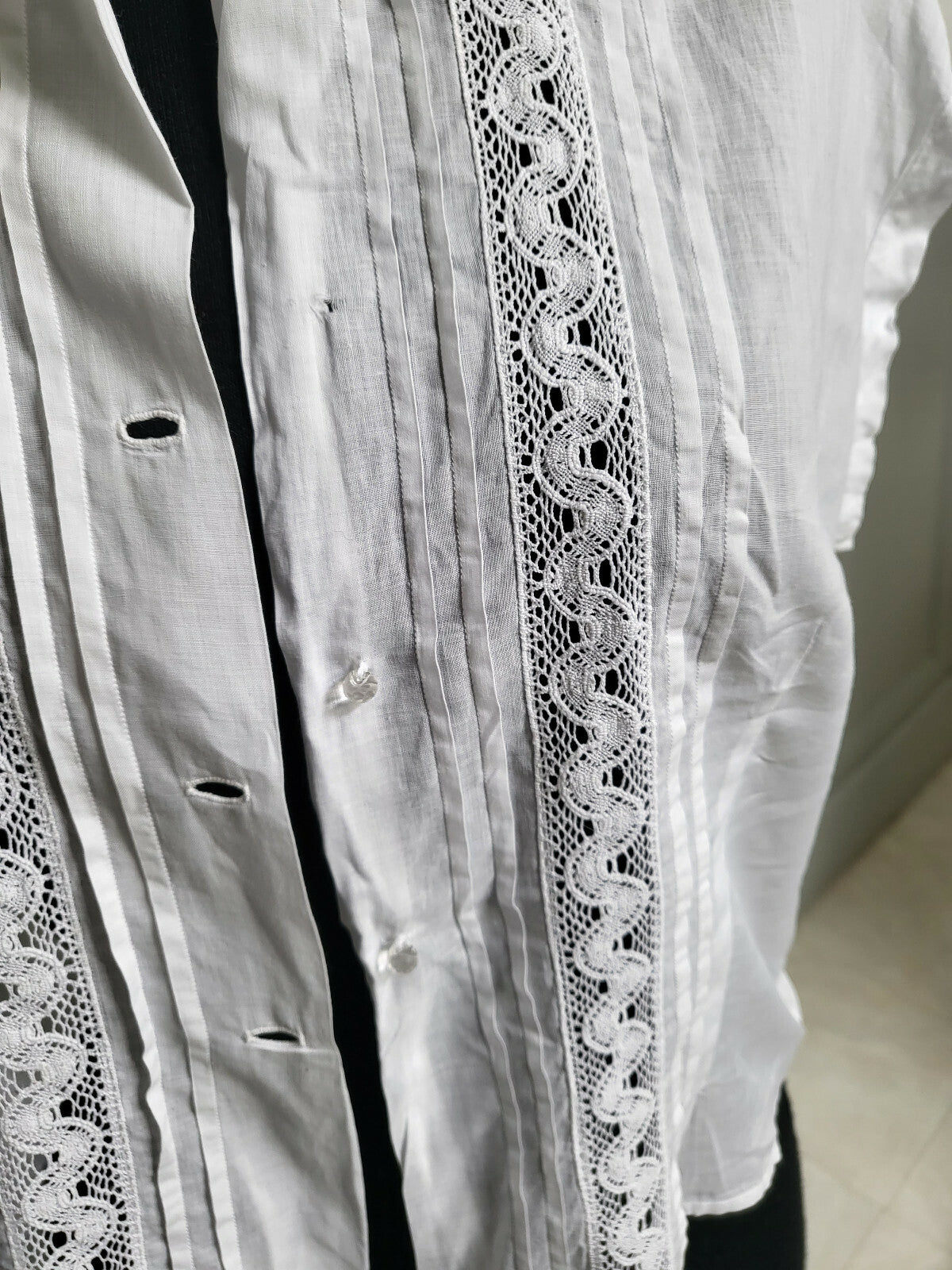 Chemisier vintage très fin dentelle plis religieux taille 38? B1