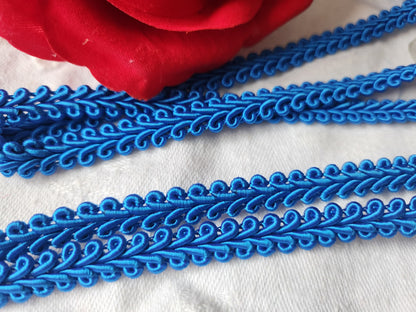 Galon vintage bleu satiné lumineux 2 métres 80  sur 0,8 cm A3