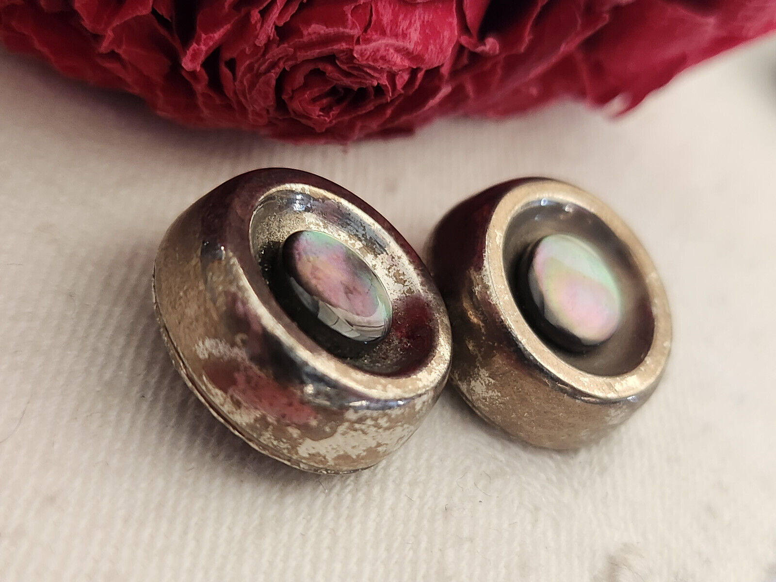 Duo boutons anciens en nacre   et métal à pied 1,8  cm G2H