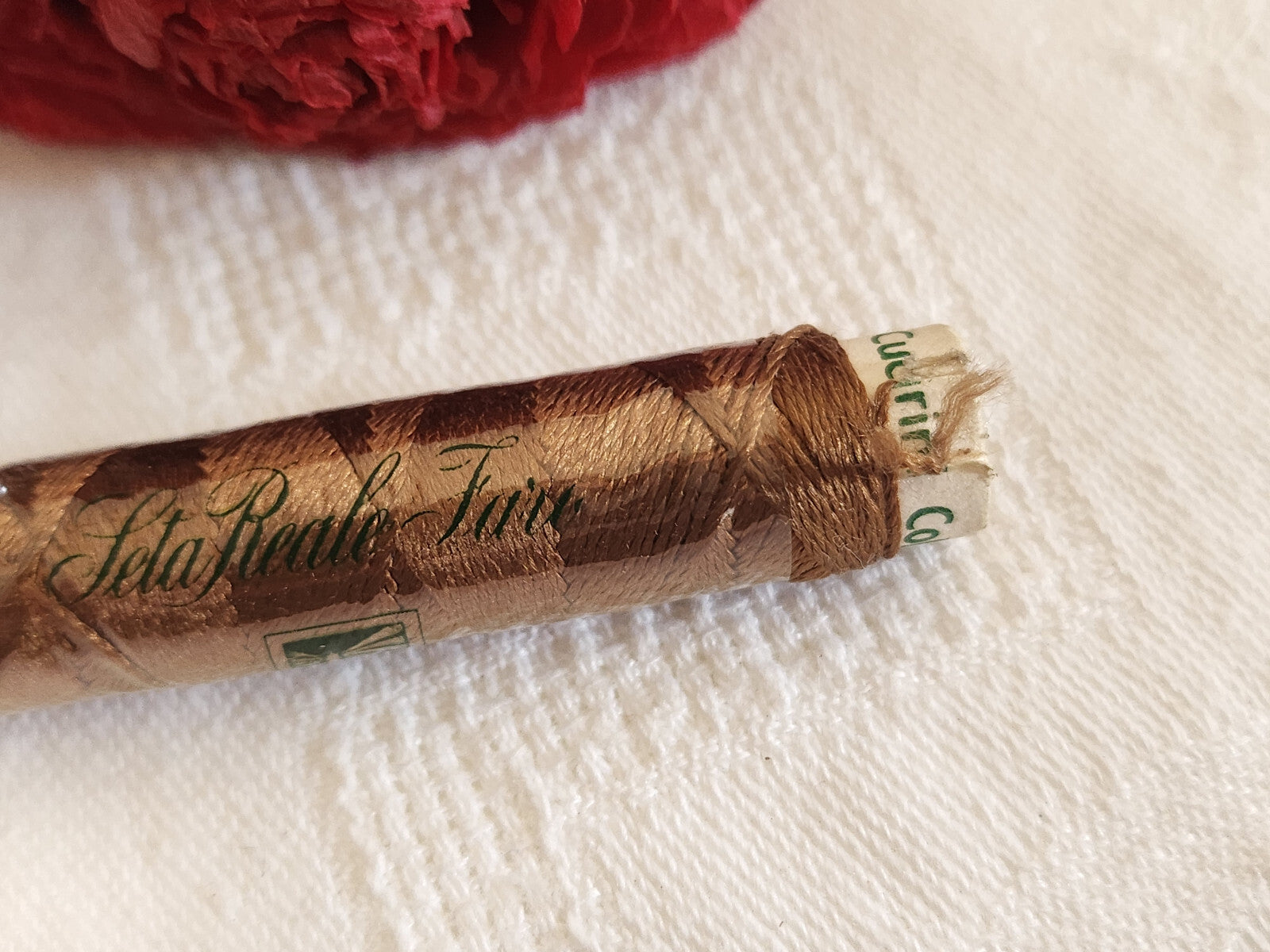 Bobine ancienne pur fil de soie vintage marron broderie n°214 T5