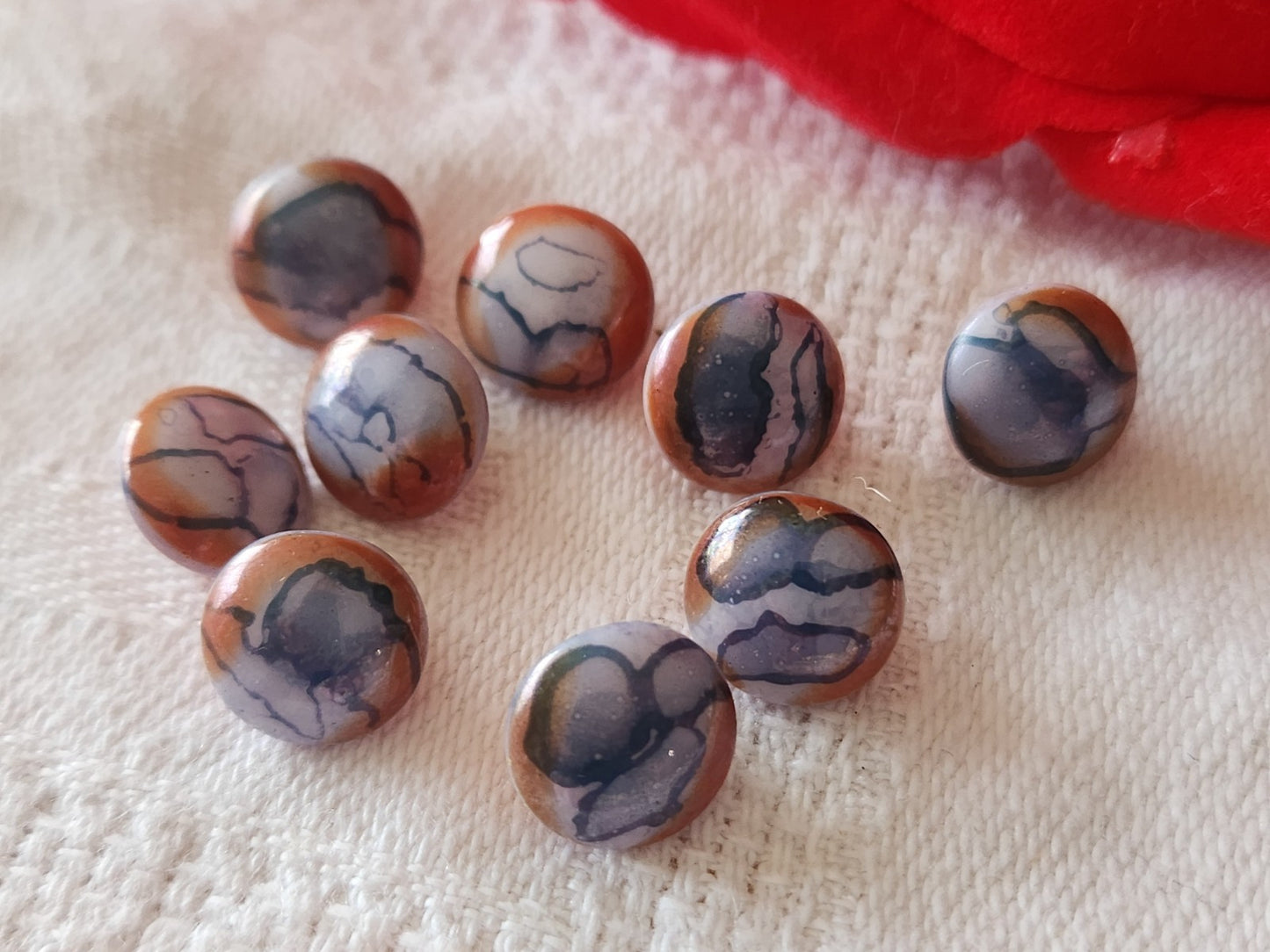 Lot 9 mini boutons vintage en verre rouge bleu ancien 9 mm ou 0,9 cm ref 6441